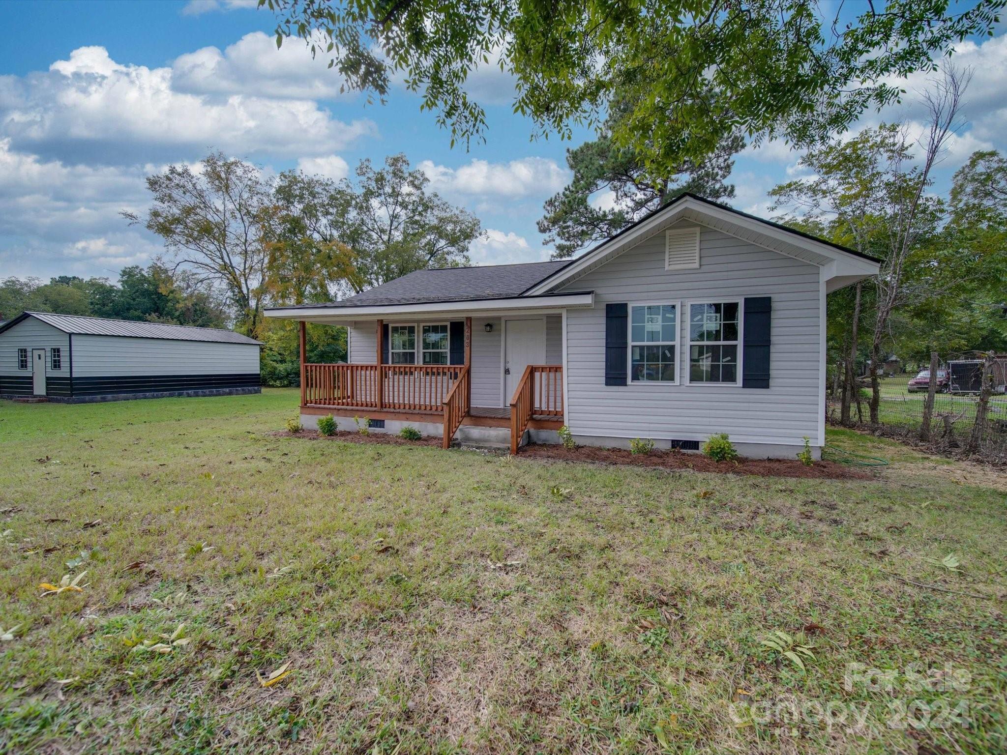 a view of a house with a yard