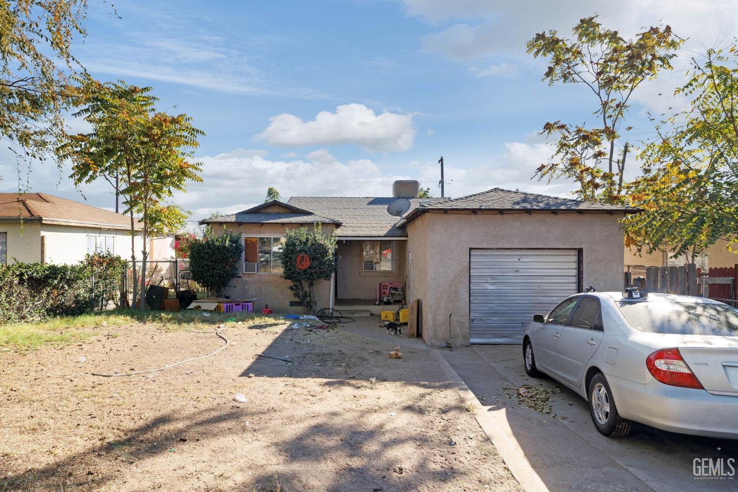 a view of a car park in front of house