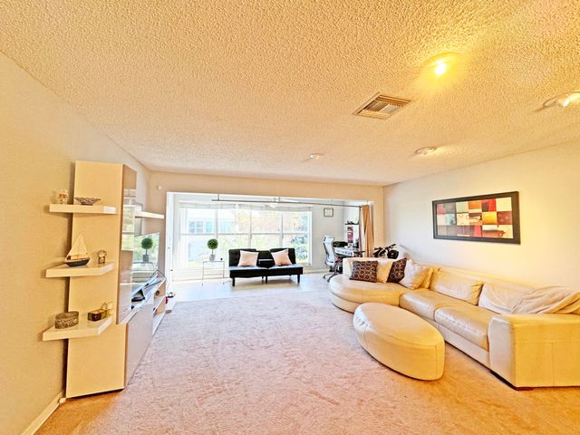 $1,950 | 1681 Northwest 20th Avenue, Unit 203 | Delray Beach