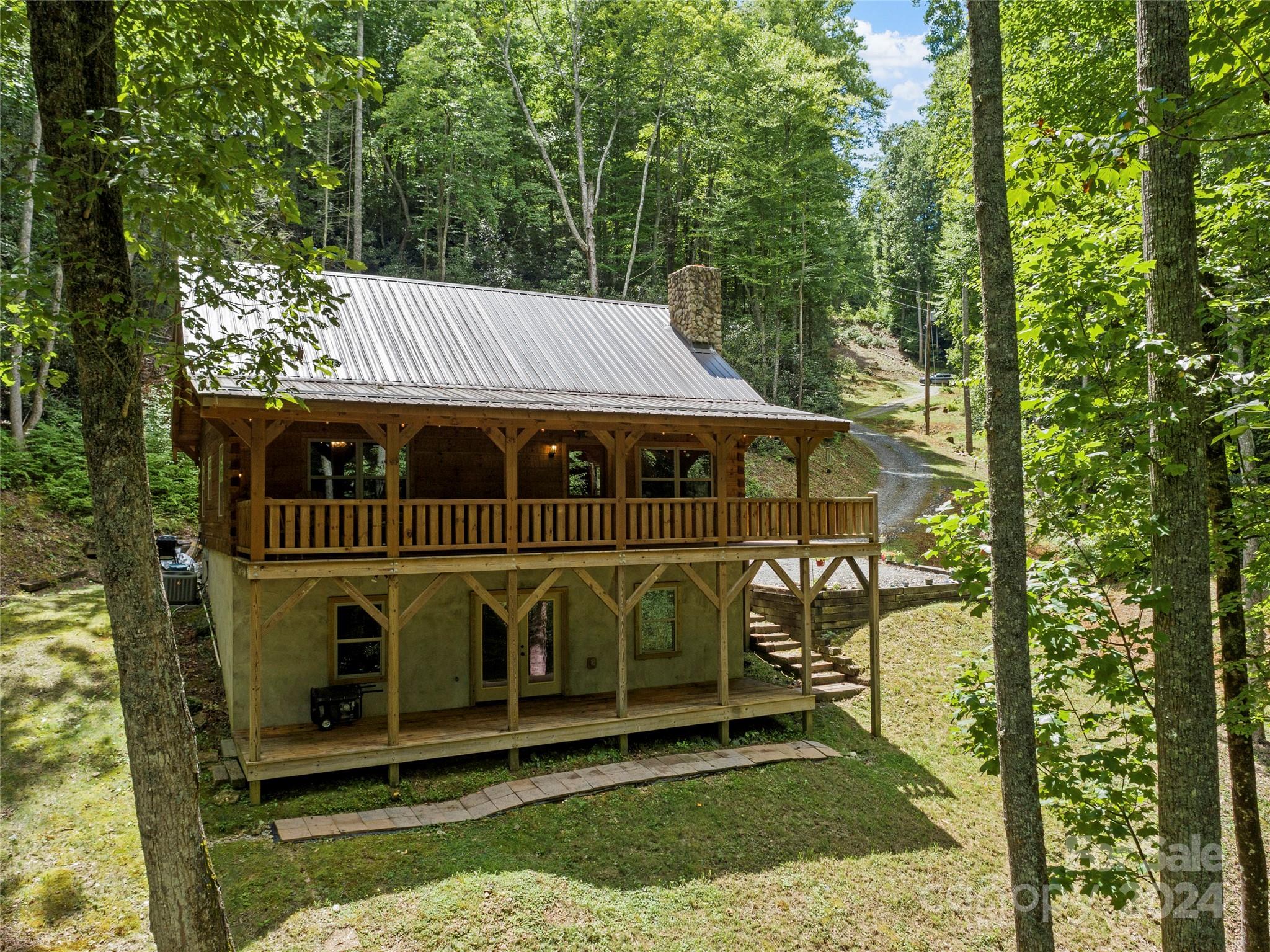 a view of a back yard