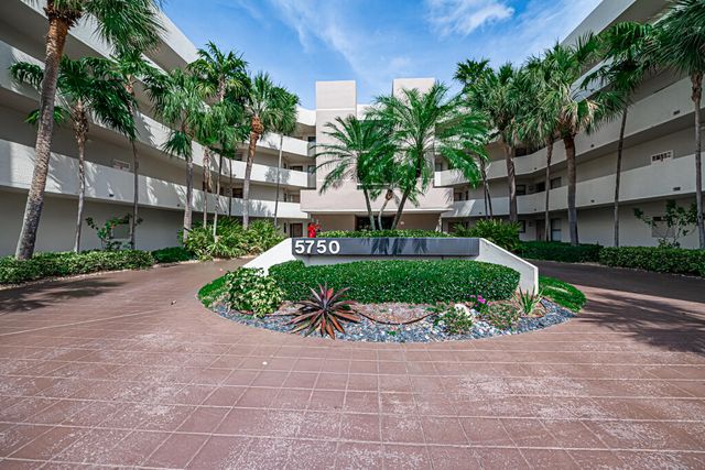 $339,900 | 5750 Camino Del Sol, Unit 106 | Camino Real Village