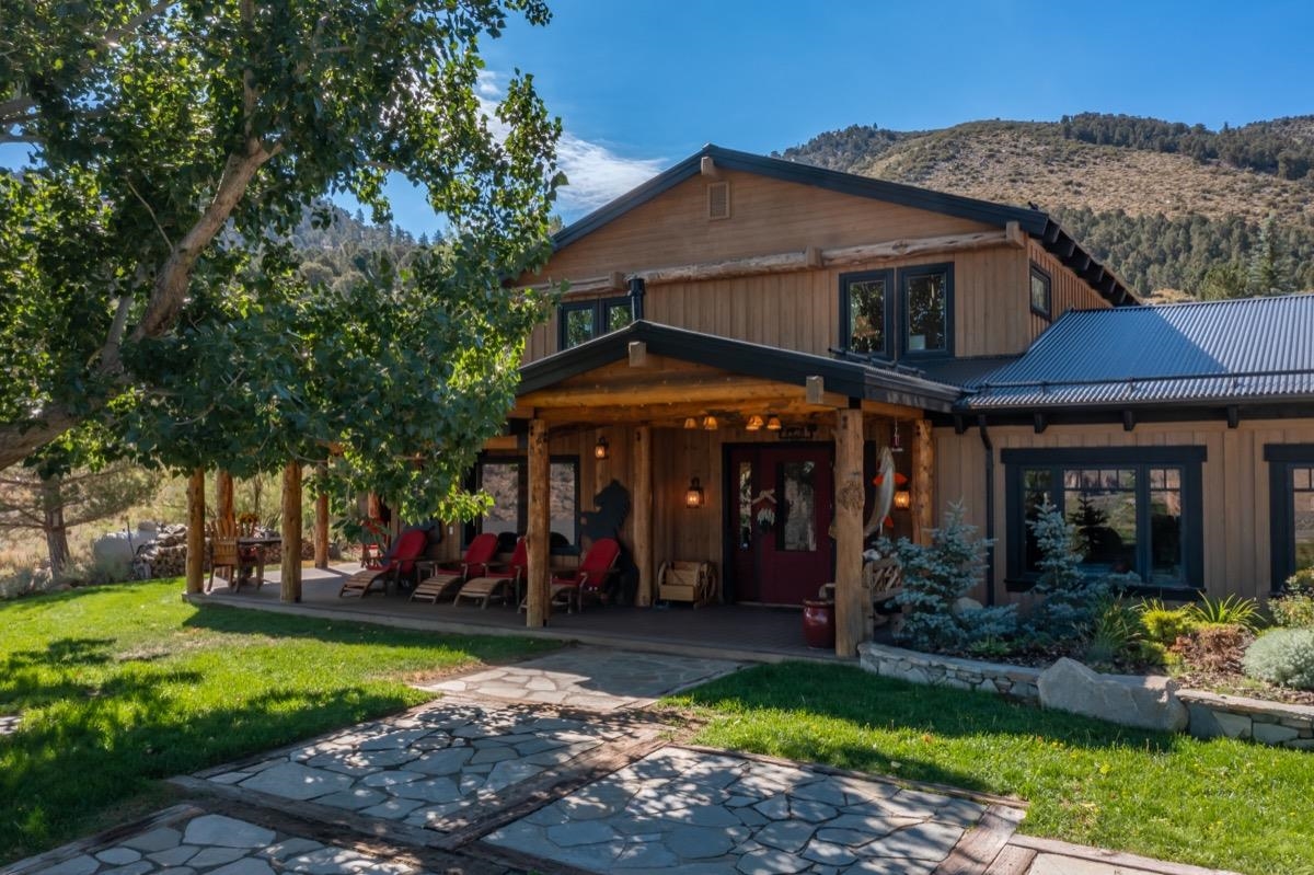 a view of a house that has a bunch of plants and trees