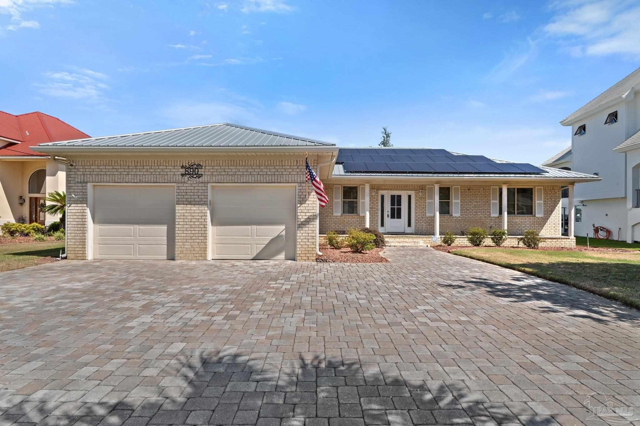 a view of a house with backyard