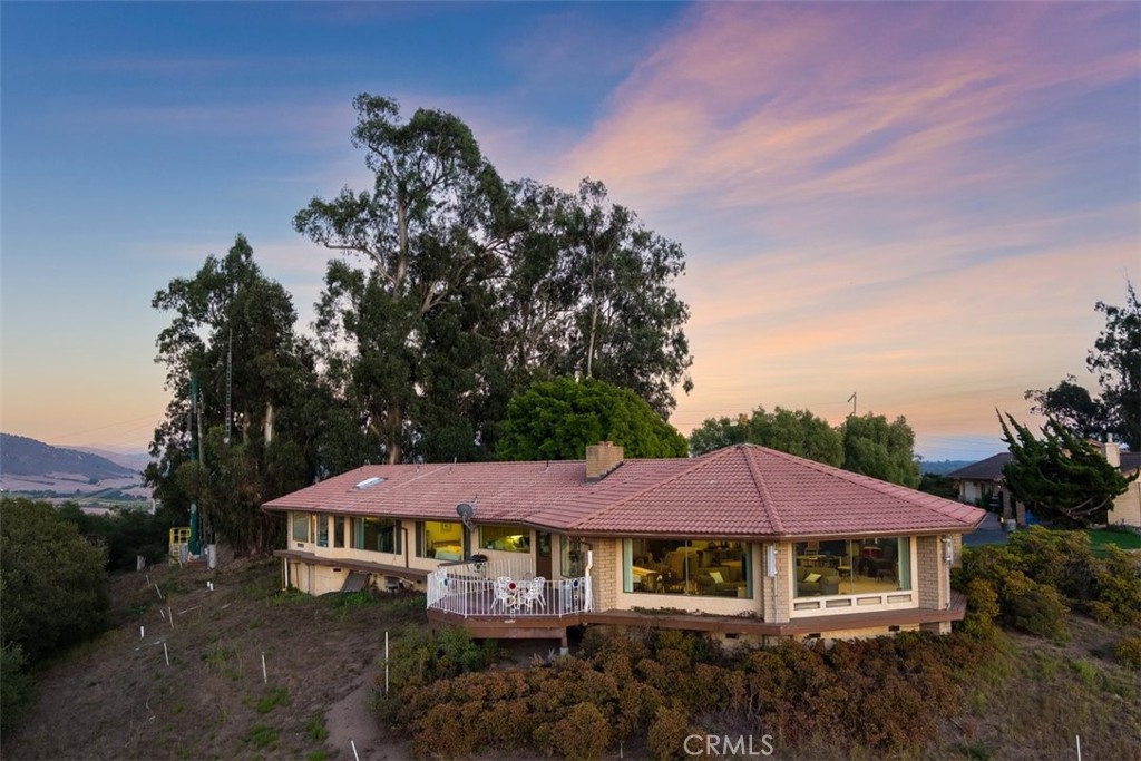 a view of a house with yard and lake view