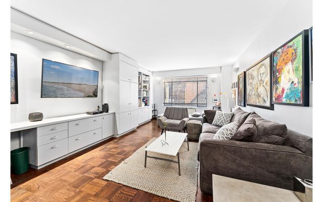 $729,000 | 310 Lexington Avenue, Unit 6D | Murray Hill