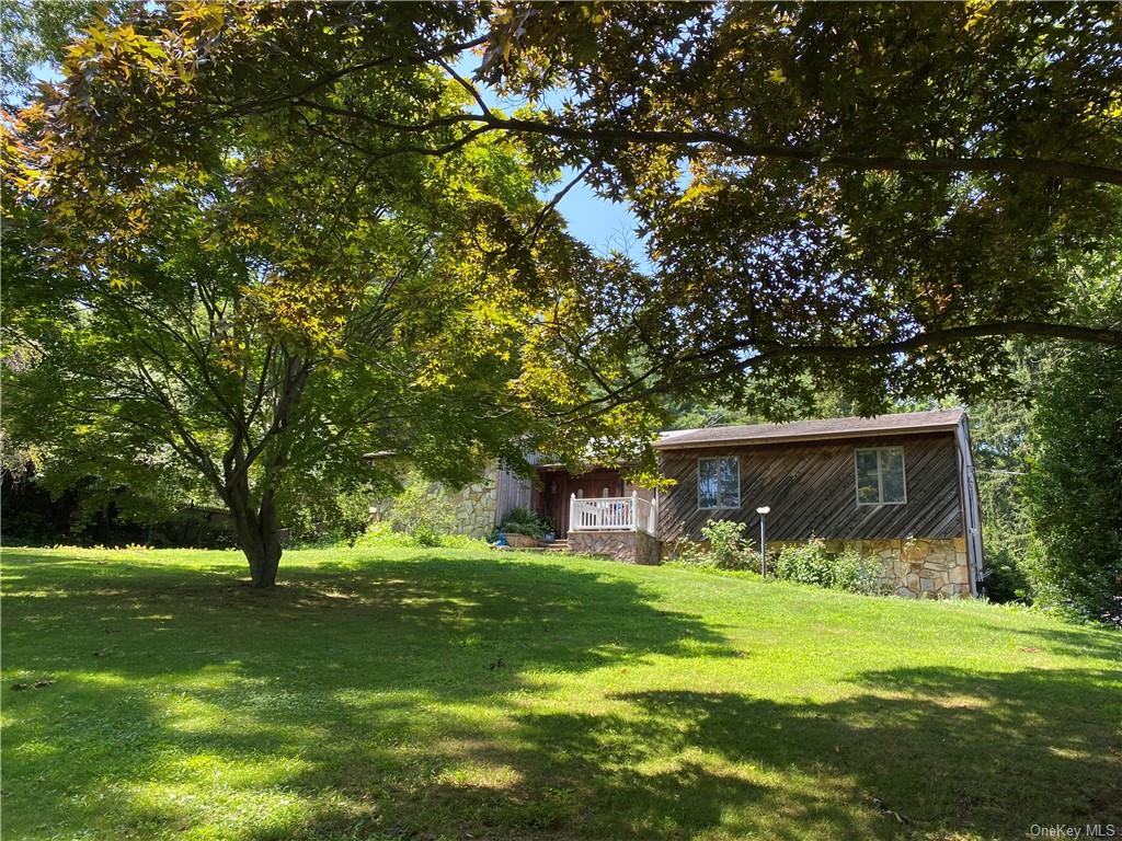 a view of a house with a yard