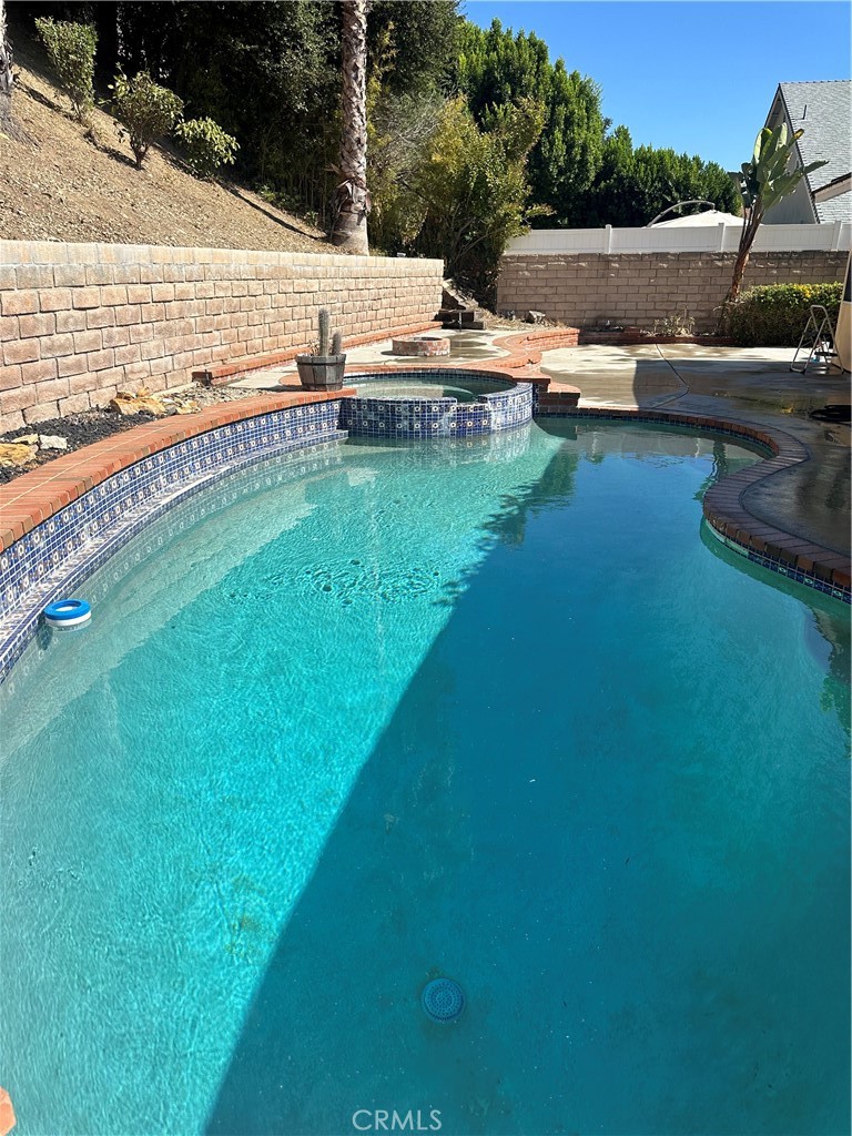 a view of a lake with lawn chairs and a yard