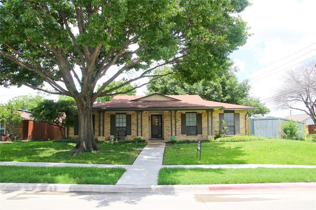 a view front of house with a yard