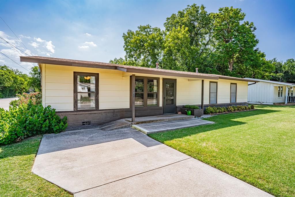 Ranch-style home with a front yard