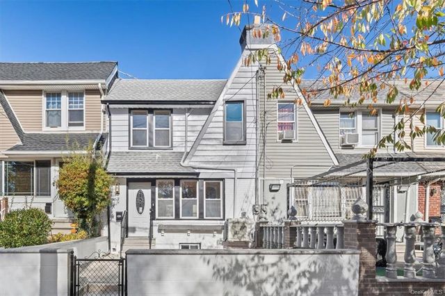 $679,999 | 2249 Cincinnatus Avenue | Castle Hill