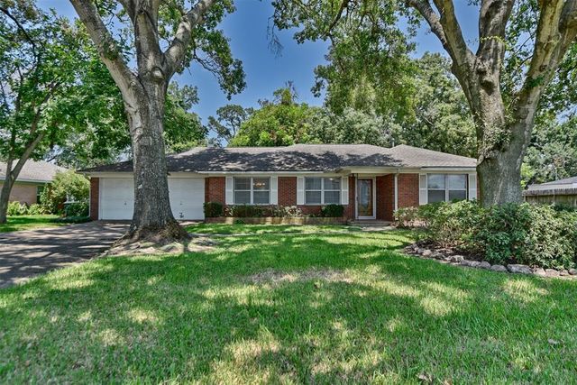 $325,000 | 1452 South Circle Street | Sealy