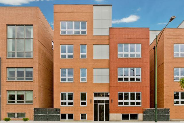 $3,400 | 2725 North Ashland Avenue, Unit 2S | Lincoln Park