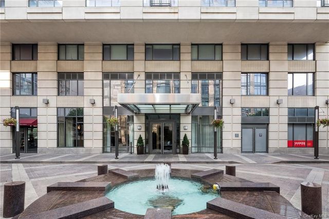 $925,000 | 10 City Place, Unit 18D | Downtown White Plains