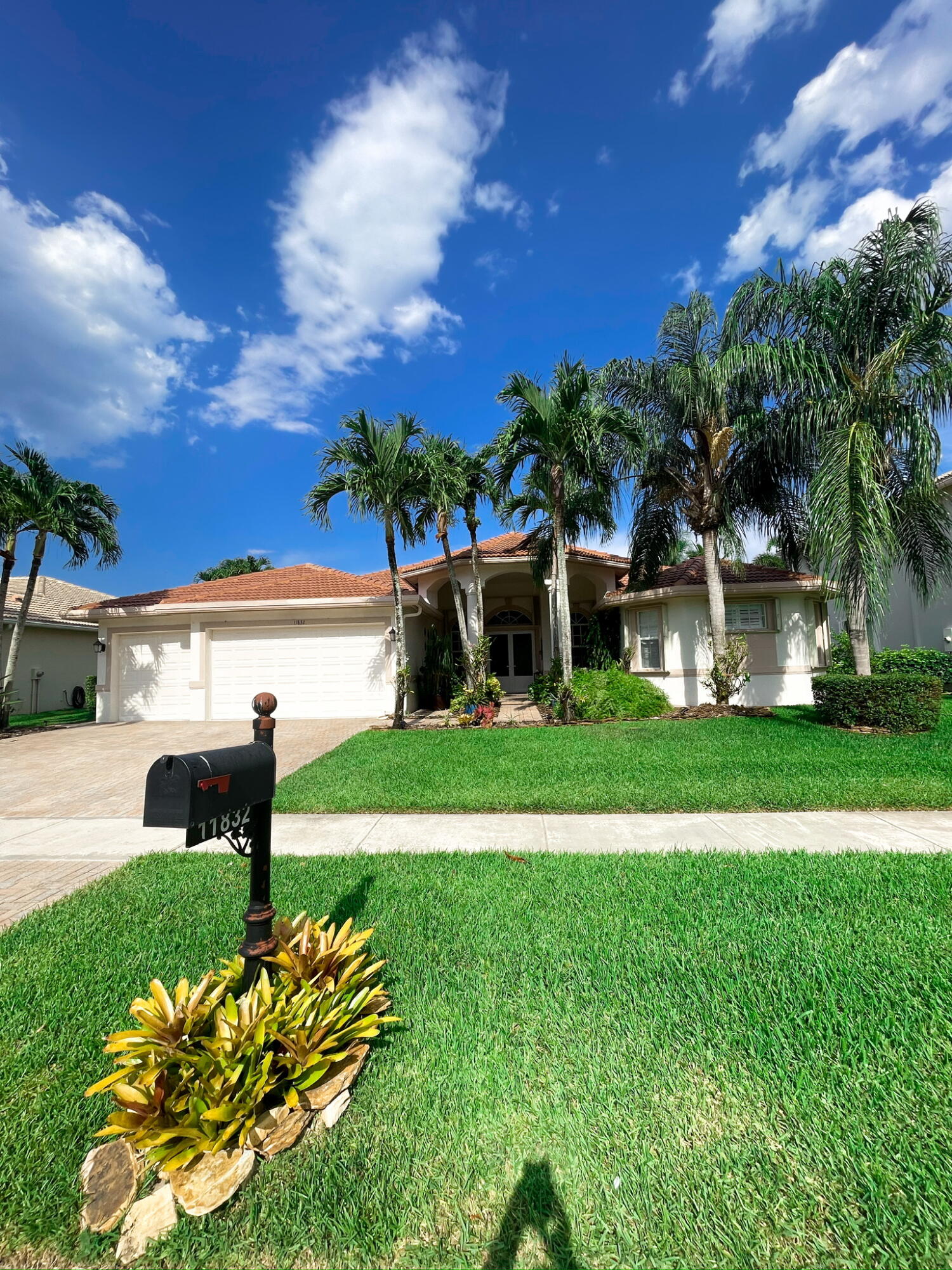 a view of a house with a big yard