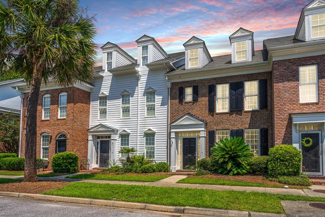 $398,500 | 754 Certificate Court | Grand Oaks Townhomes