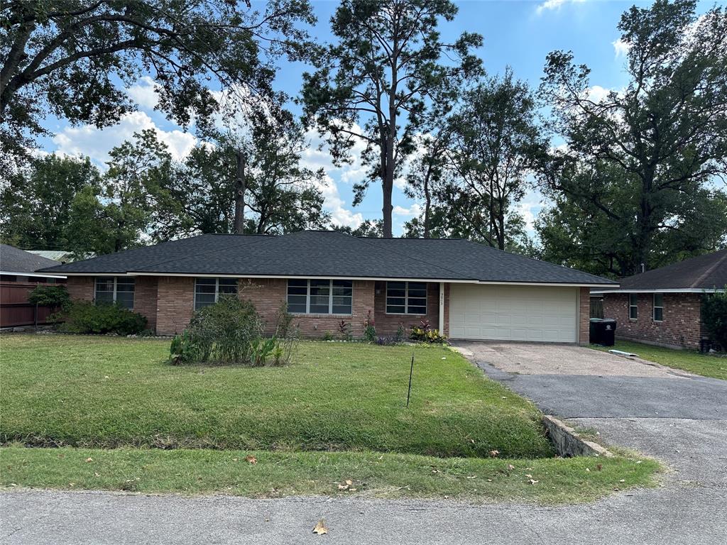 front view of house with a yard