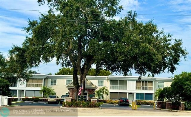 $2,450 | 6373 Bay Club Drive, Unit 4 | Bay Colony Club Condominiums