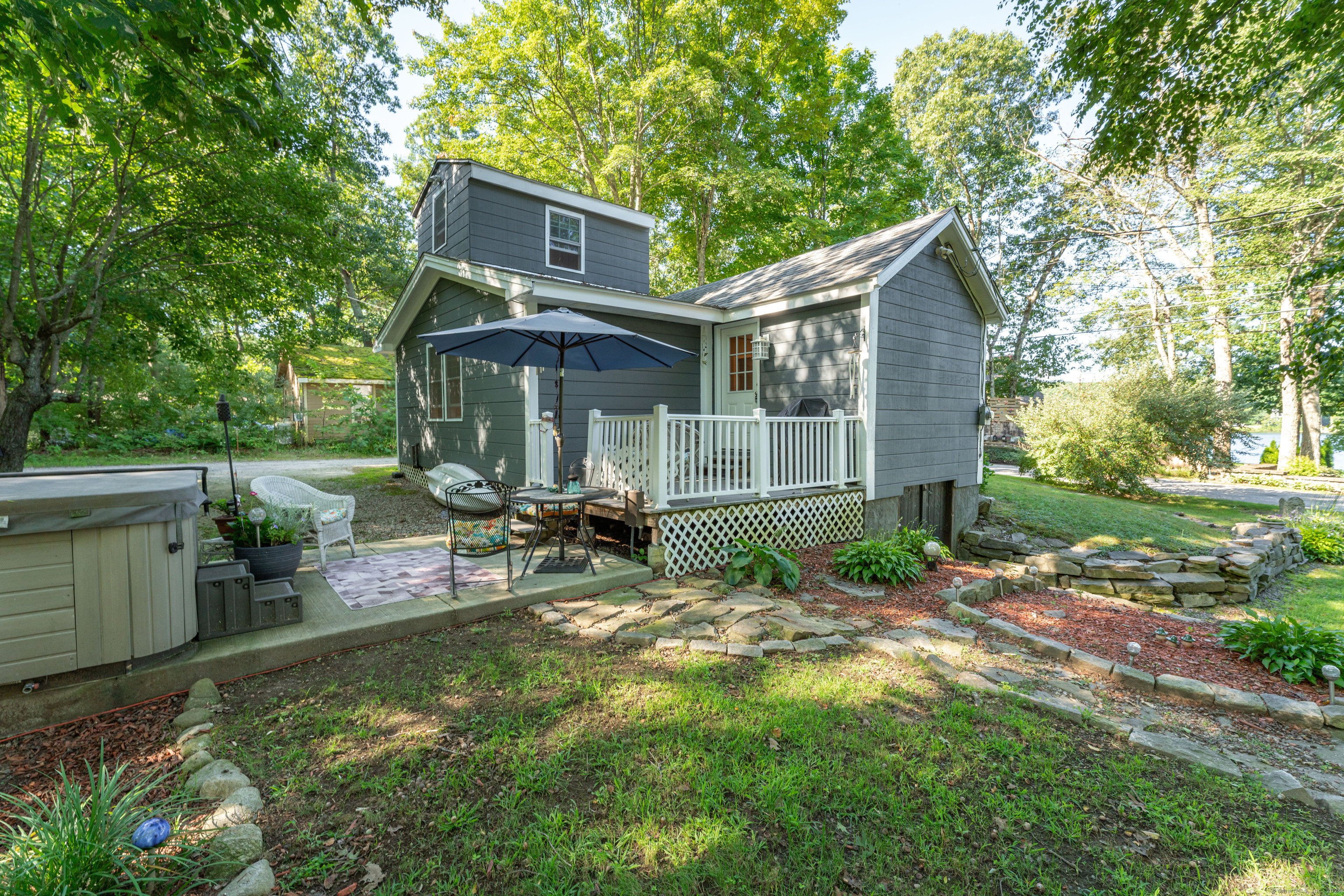 a view of a house with a yard