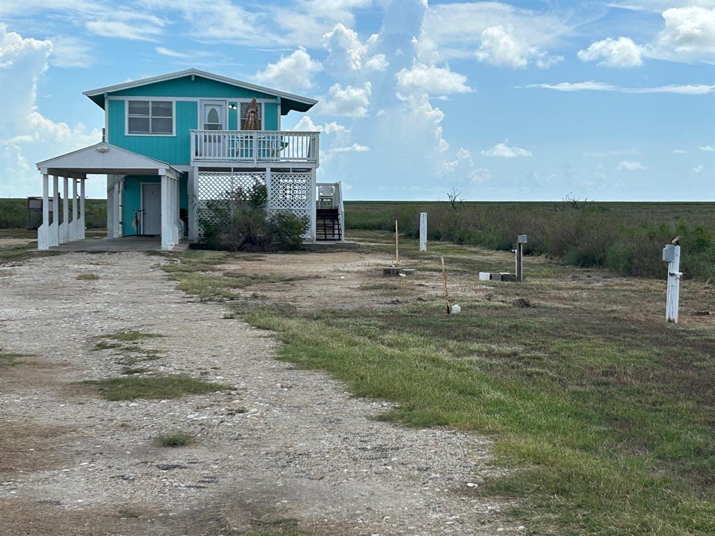 a view of a yard and front view of a house