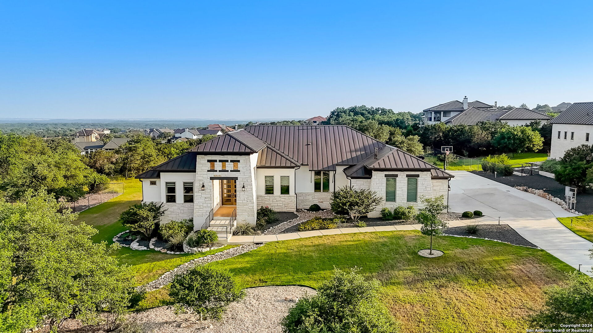 a view of a house with a big yard