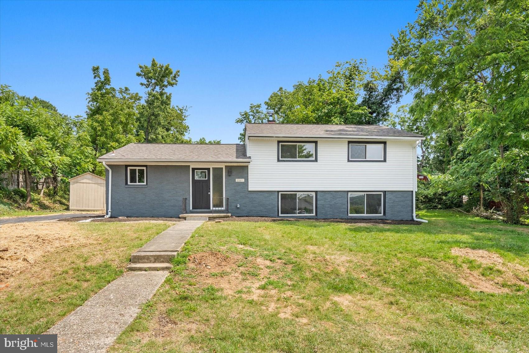 a view of a house with a yard