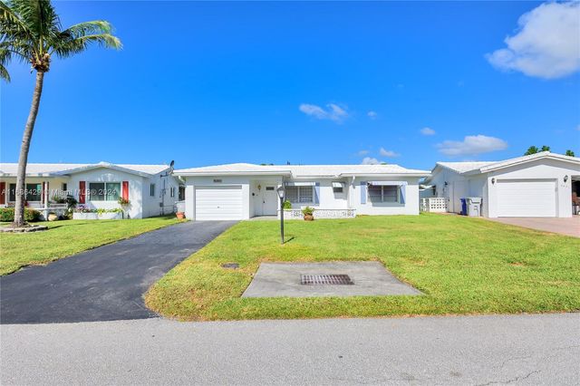 $375,000 | 2851 West Golf Boulevard | Leisureville