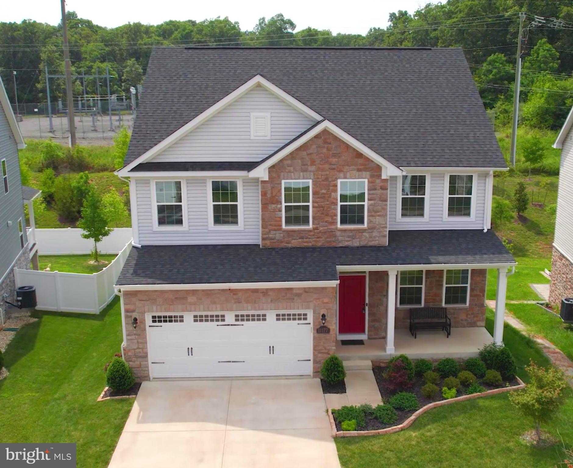 a view of a yard in front of house