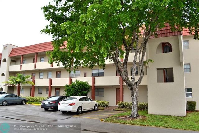 $144,900 | 2751 Sunrise Lakes Drive East, Unit 210 | Sunrise Lakes