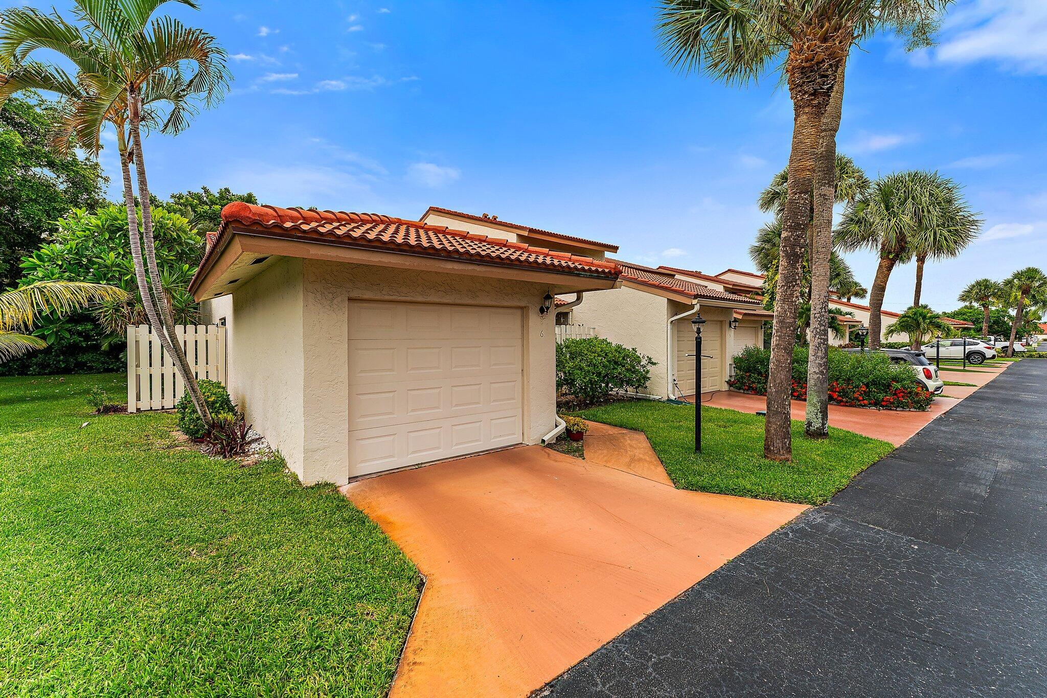 Corner Villa w/ garage