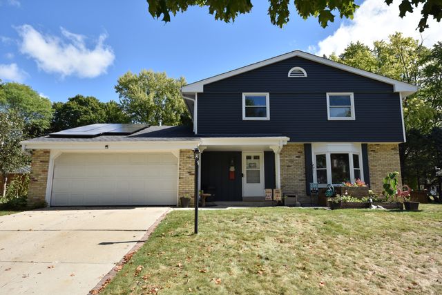 $459,900 | W52N758 Windsor Drive | Cedarburg