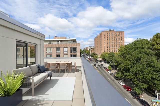 $899,000 | 300 West 145th Street, Unit 7D | Central Harlem