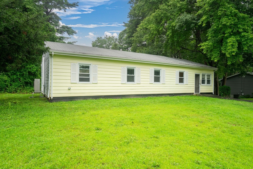 a view of a house with a backyard