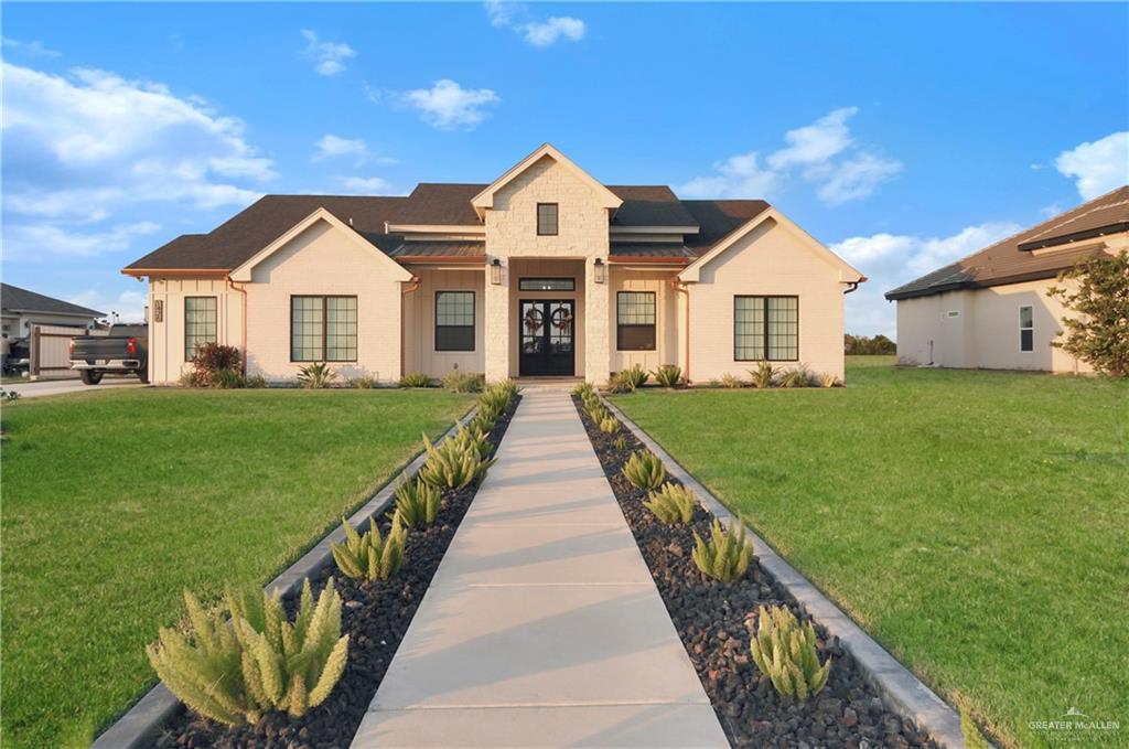 a view of a front of house with a yard