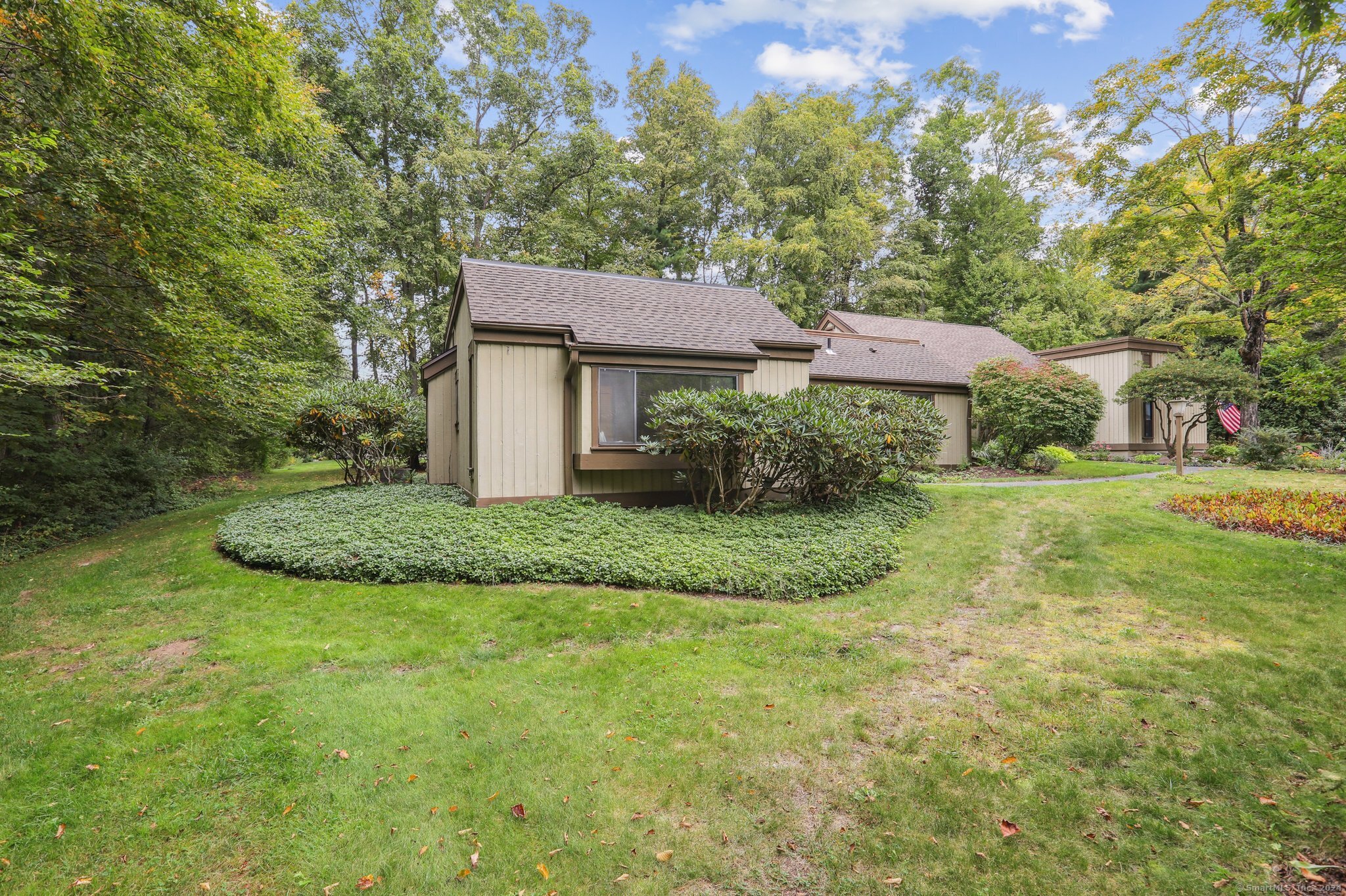 a view of a house with a yard