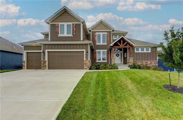 $680,000 | 2105 Foxtail Drive | Kearney