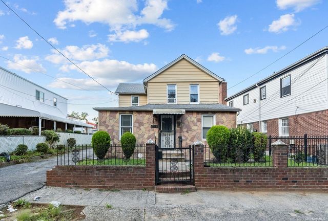 $650,000 | 221-11 136th Avenue | Laurelton