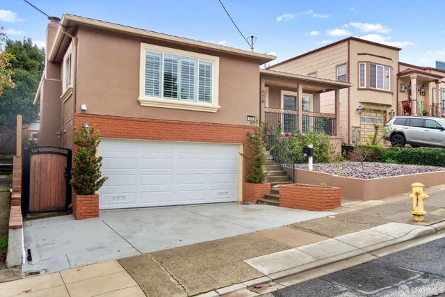 $1,788,000 | 474 Oak Avenue | Huntington Park