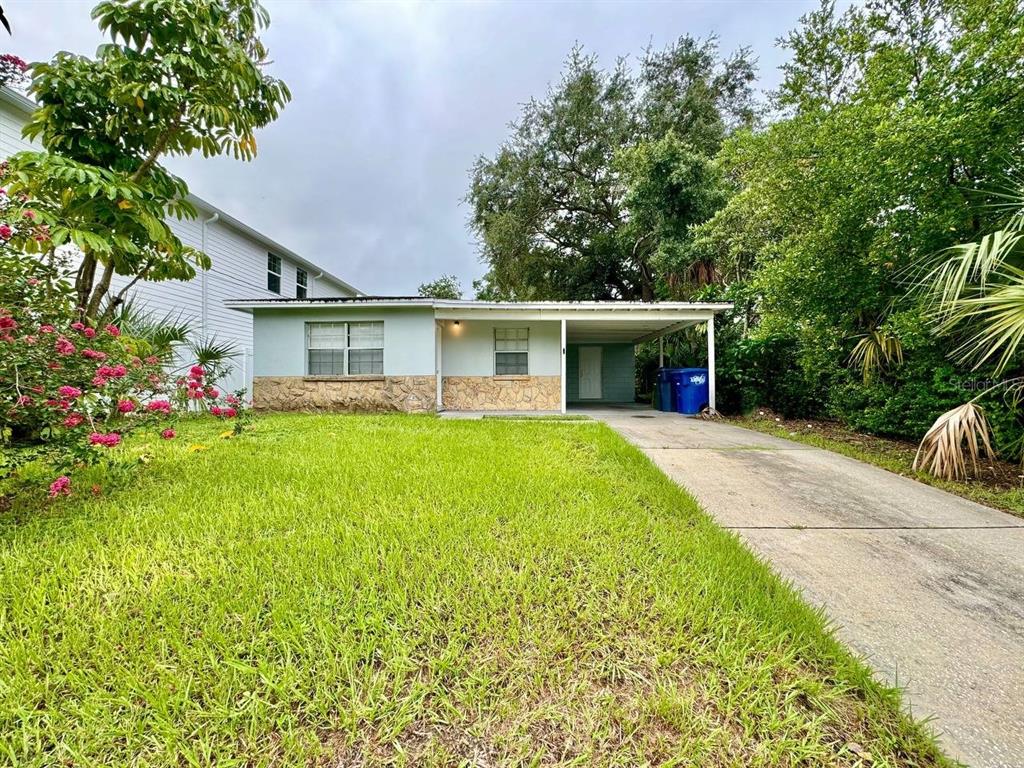 a view of an house with backyard space and garden