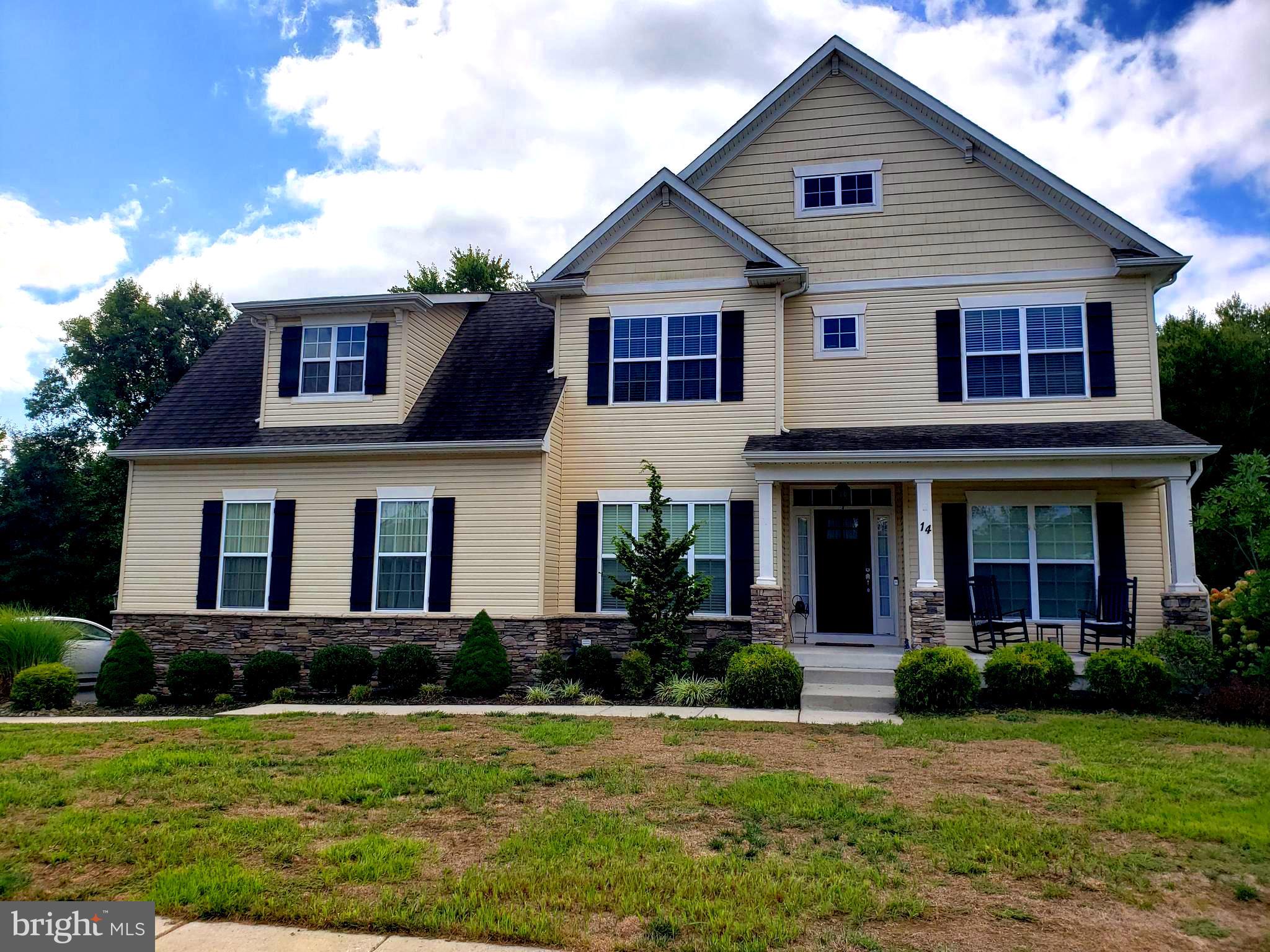 Comfortable 6 BR  3.5 bath home with 2 kitchens!