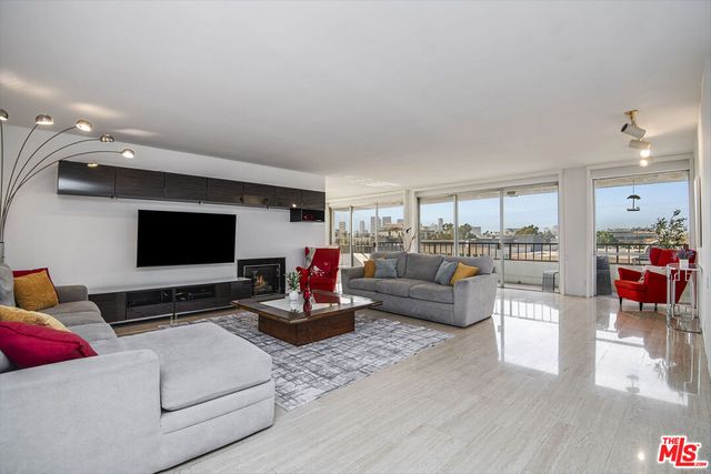 $2,175,000 | 339 North Palm Drive, Unit 601 | Beverly Hills