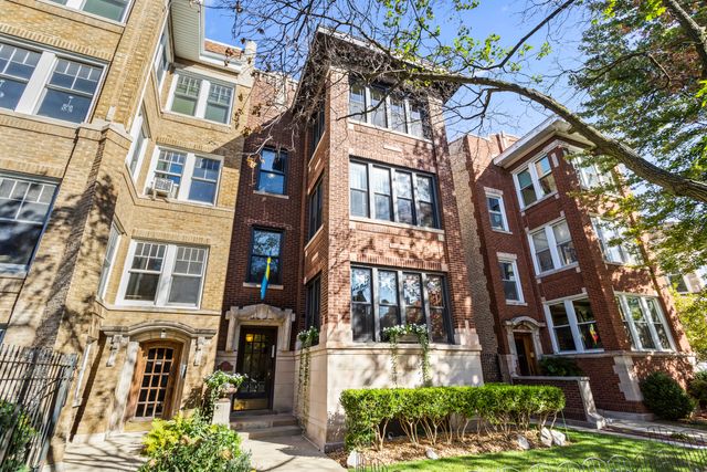 $675,000 | 1462 West Balmoral Avenue, Unit 3 | Andersonville