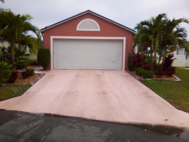 $469,999 | 13 Bentwater Circle | Boynton Lakes Plaza