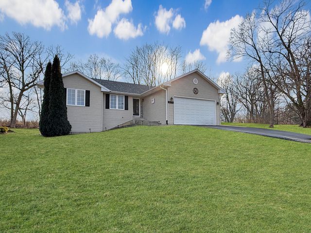 $289,900 | 377 Orleans Drive | Rock Run Township - Stephenson County