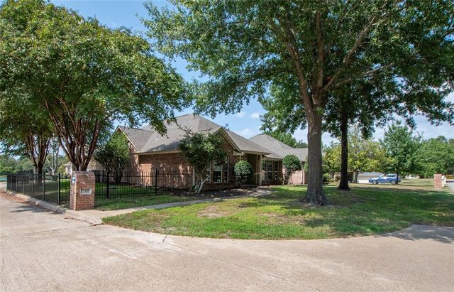 $379,000 | 17510 Country Club Drive | Cedar Creek Country Club