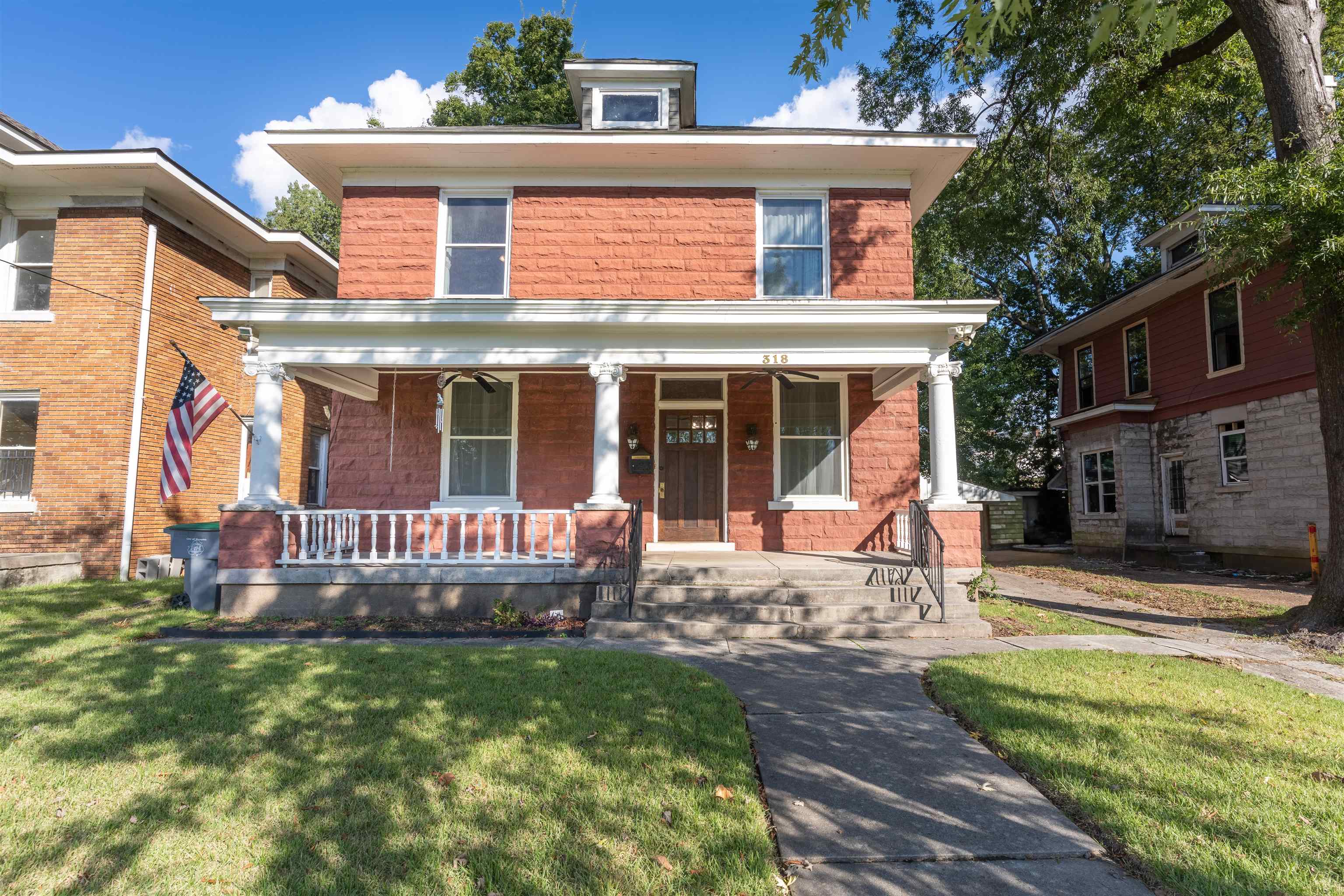 View of front facade with a front lawn and a porch