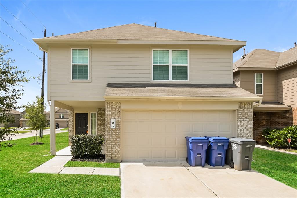 a front view of house with yard