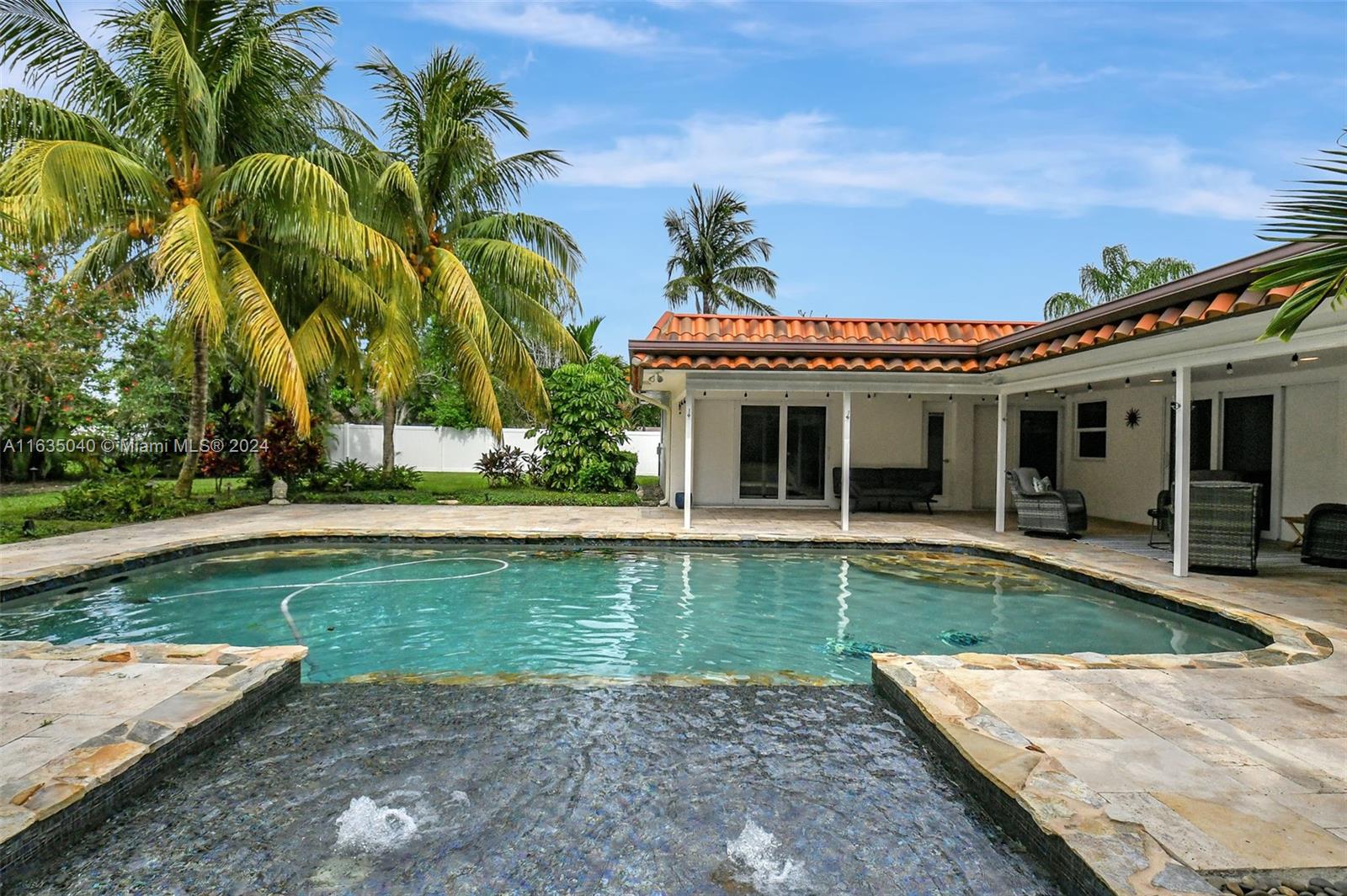 Spectacular pool w/ custom tiled swim shelf w/ water features and bubblers - WOW!