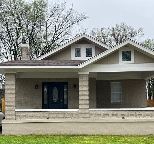 $1,325 | 513 East Gage Avenue | Longview Heights