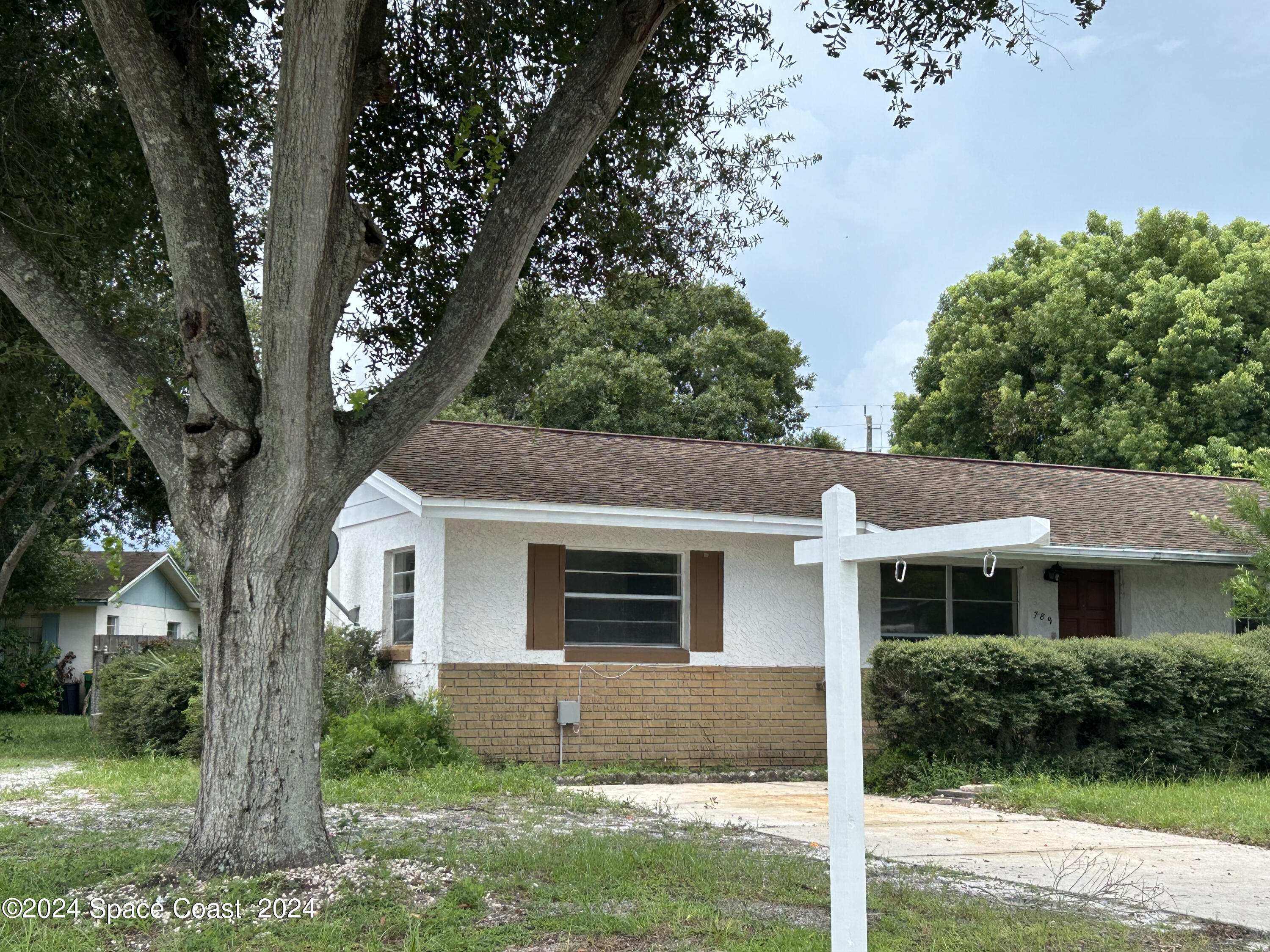 front view of house with a yard