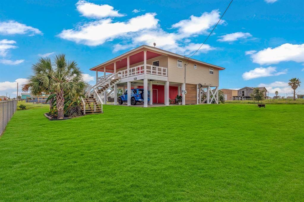 a view of a house with a big yard